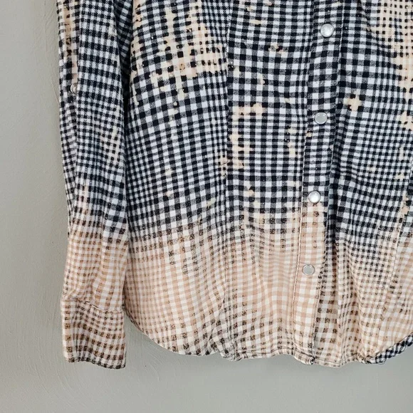 Comfort Outfitter women's bleach dyed flannel w/Johnny Cash emblem on back - Picture 3 of 7